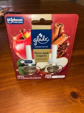 Glade Warm Apple & Spices Plug-In Refill - Red and White Packaging